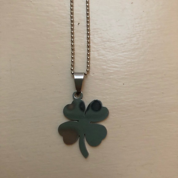 Assorted necklaces - Picture 6 of 7